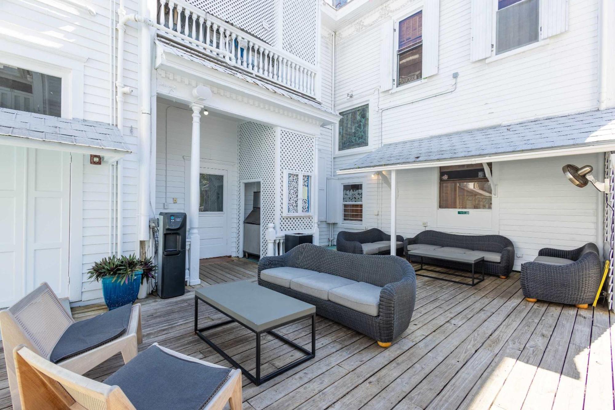 Classic King With Balcony At Curry Mansion Key West Exterior photo